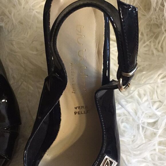 Vera pelle black sandals, - Gem VERA PELLE black wedge sandals in size 6 to 6 1/2